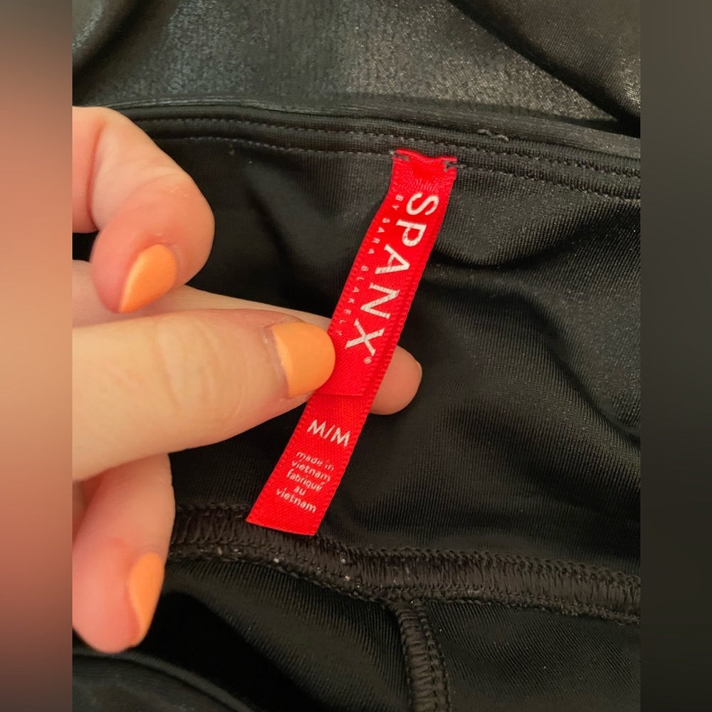 SPANX Faux Leather Leggings Size Medium EUC - Picture 4 of 7